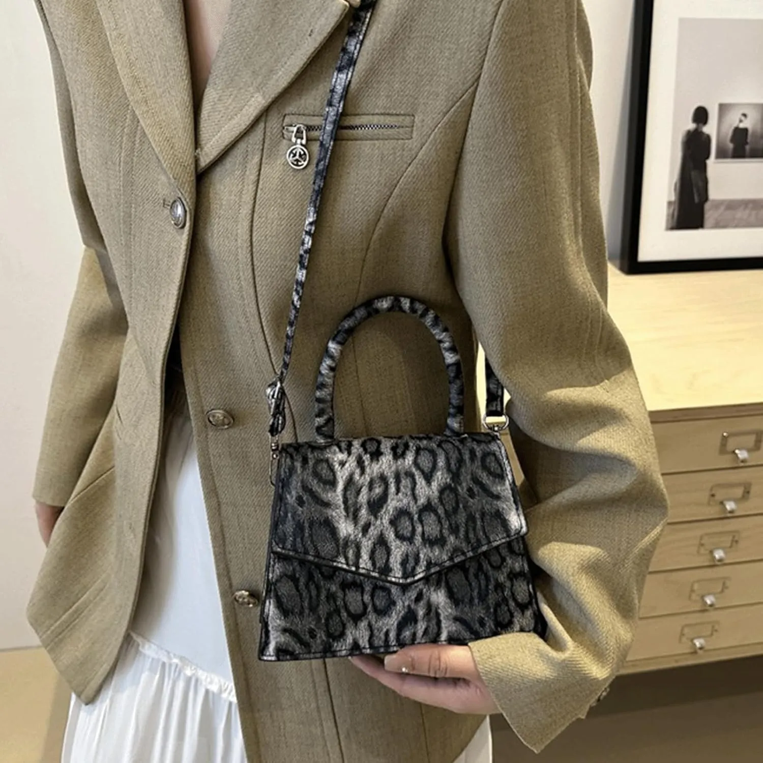 Leopard Purse Cheetah Print Shoulder Bag Fuzzy Hobo Purse with Adjustable Strap Y2K Aesthetic Underarm Bag