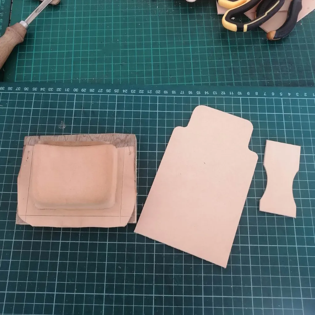 Small EDC Bushcraft Earphones Leather Belt Pouch